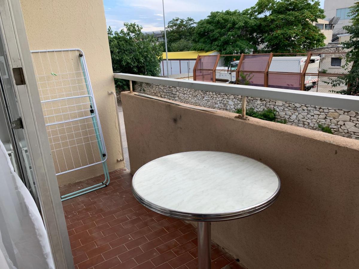 Nimes Studio Les Lavandes Parking Securise Apartment Exterior foto